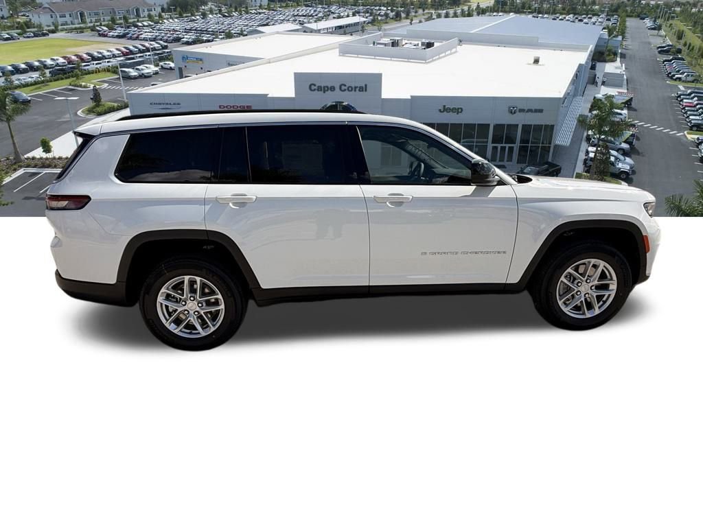 New 2026 Jeep Grand Cherokee L Laredo image 3