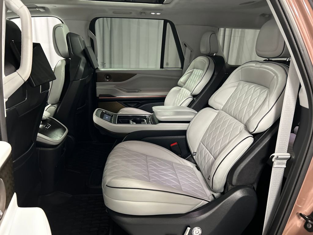 Used 2025 Lincoln Navigator L Black Label image 24