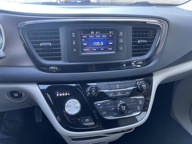 Used 2017 Chrysler Pacifica LX FWD image 22