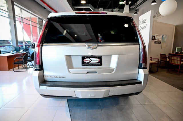Used 2016 Cadillac Escalade Luxury AWD/4WD image 6