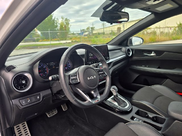 Used 2023 Kia Forte GT-Line w/ GT-Line Premium Package FWD image 12