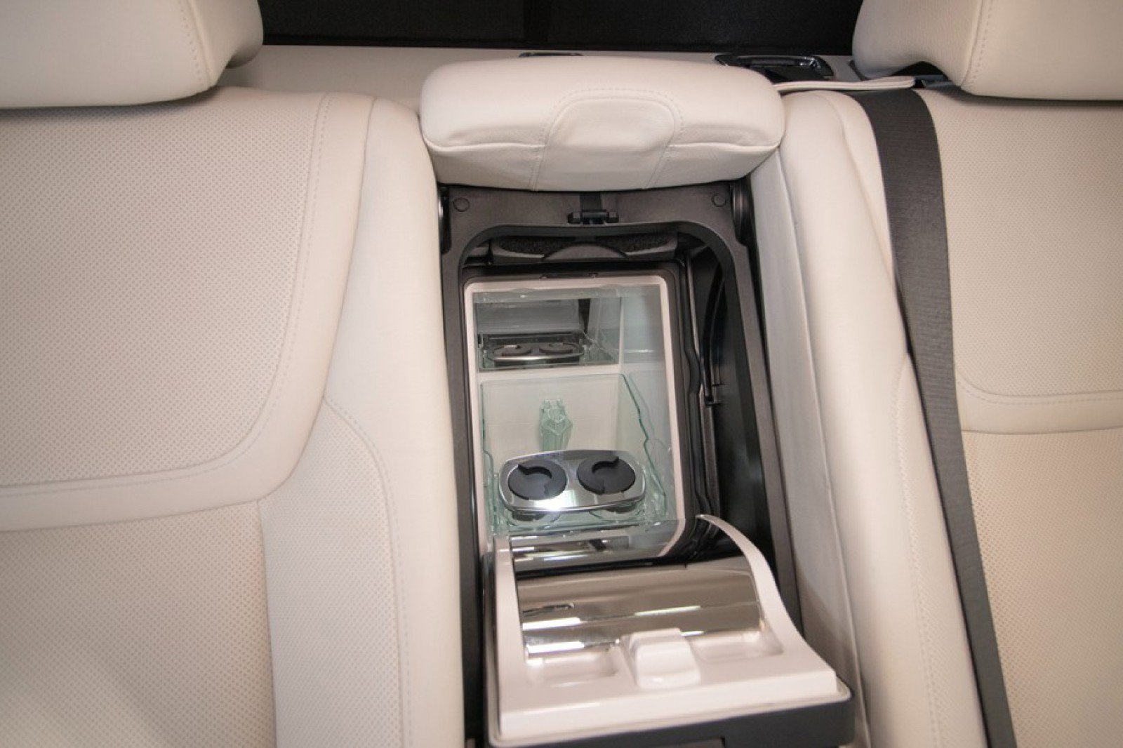 Used 2015 Rolls-Royce Ghost Extended Wheelbase image 85