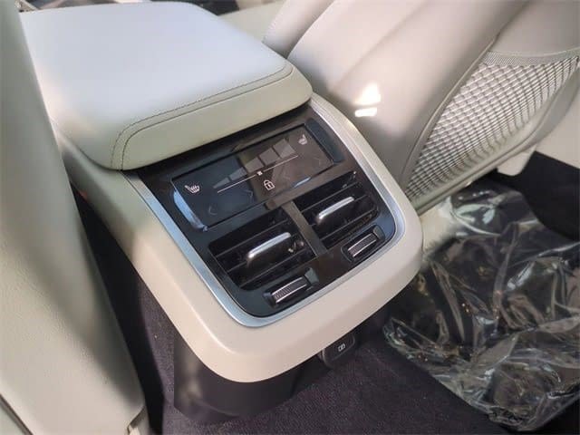 Used 2021 Volvo V60 T5 Cross Country w/ Lounge Package image 21