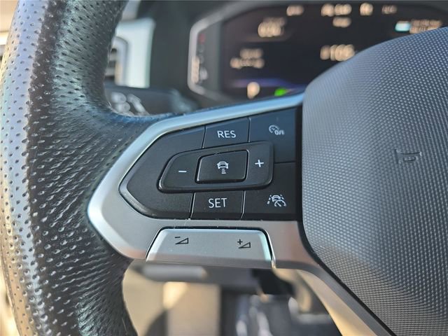 Used 2022 Volkswagen Atlas Cross Sport SEL R-Line AWD/4WD image 26