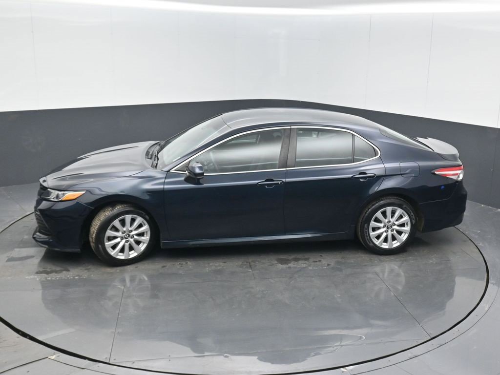 Used 2018 Toyota Camry LE image 39