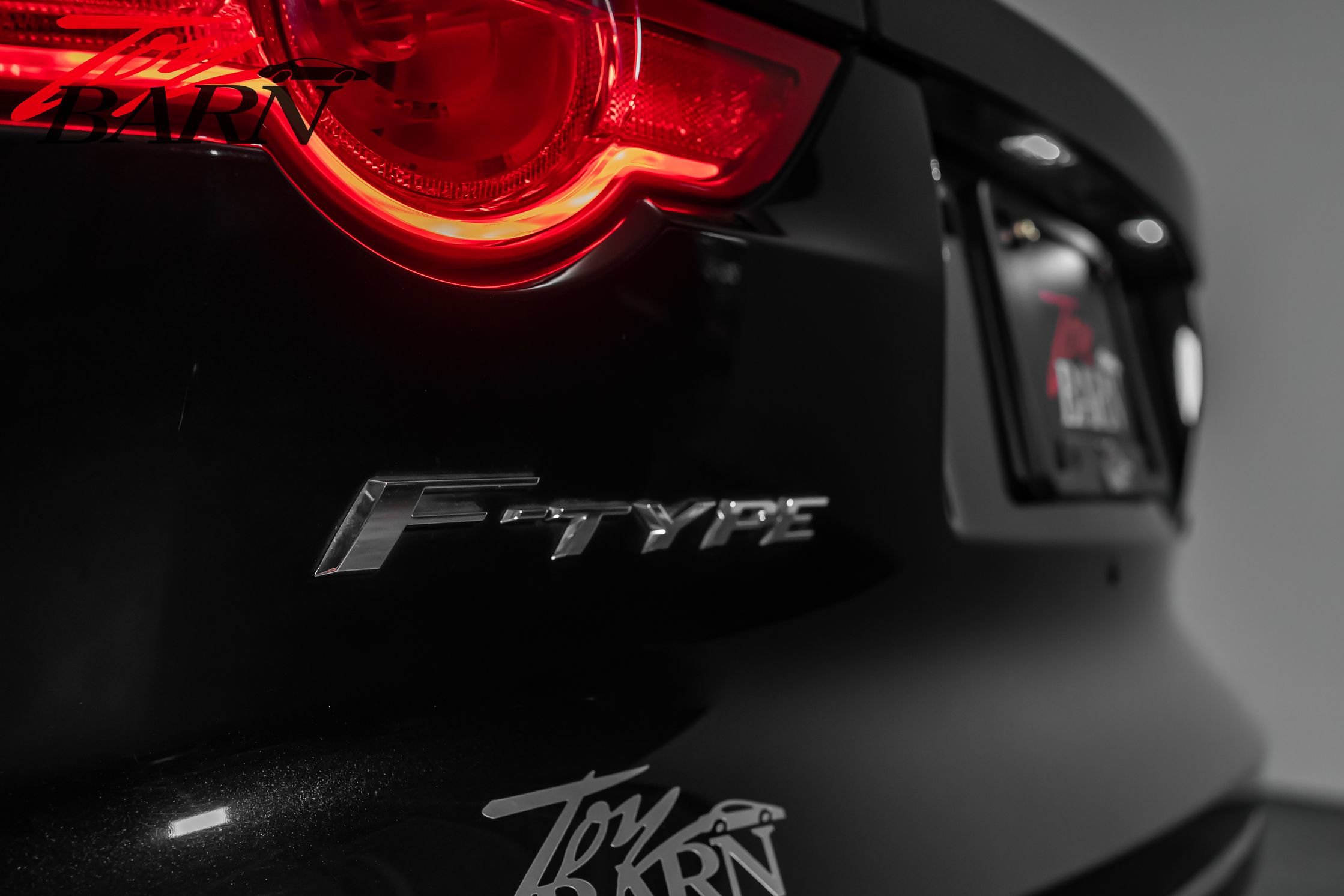 Used 2016 Jaguar F-TYPE R image 14