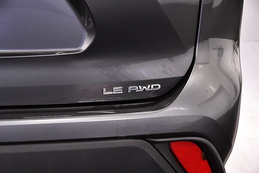 Used 2023 Toyota Highlander LE AWD/4WD image 12