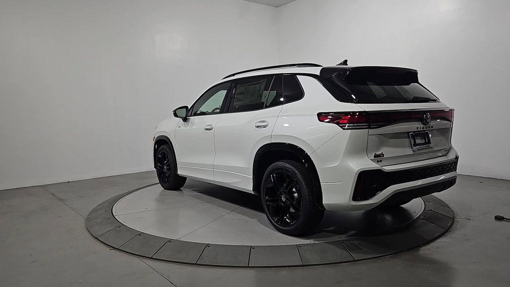 New 2026 Volkswagen Tiguan SE R-Line image 3