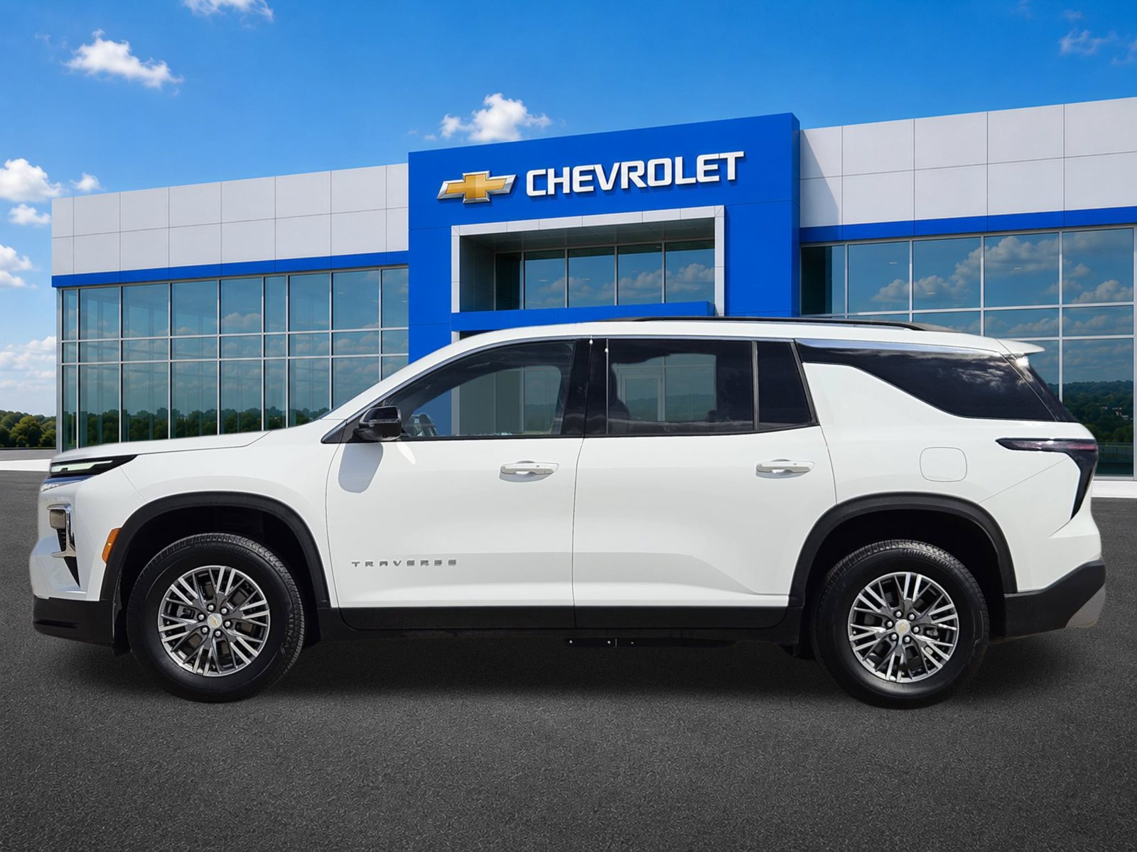 Certified 2026 Chevrolet Traverse LT w/ Driver Confidence Package FWD image 3