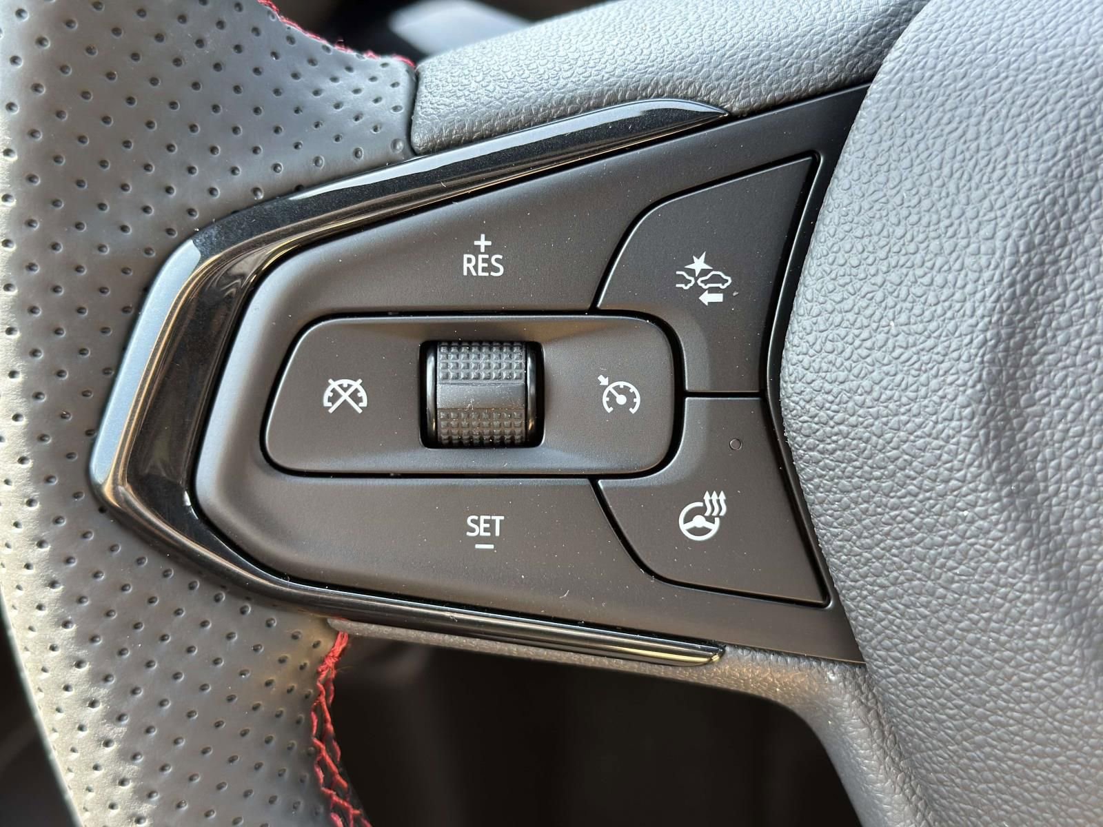 New 2026 Chevrolet Trax RS w/ Sunroof Package FWD image 14