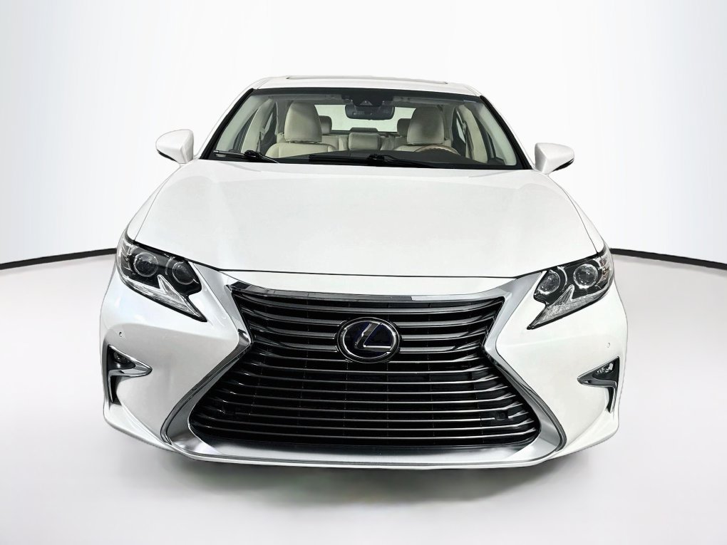 Used 2017 Lexus ES 300h w/ Luxury Package FWD image 2