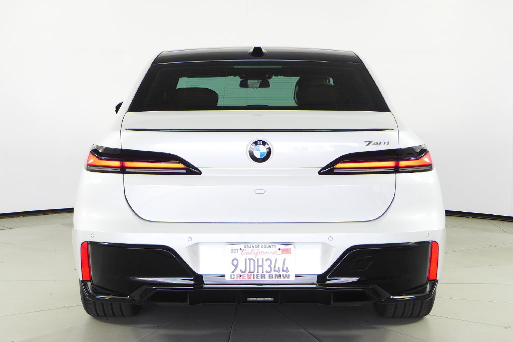 Certified 2024 BMW 740i w/ Premium Package RWD image 8