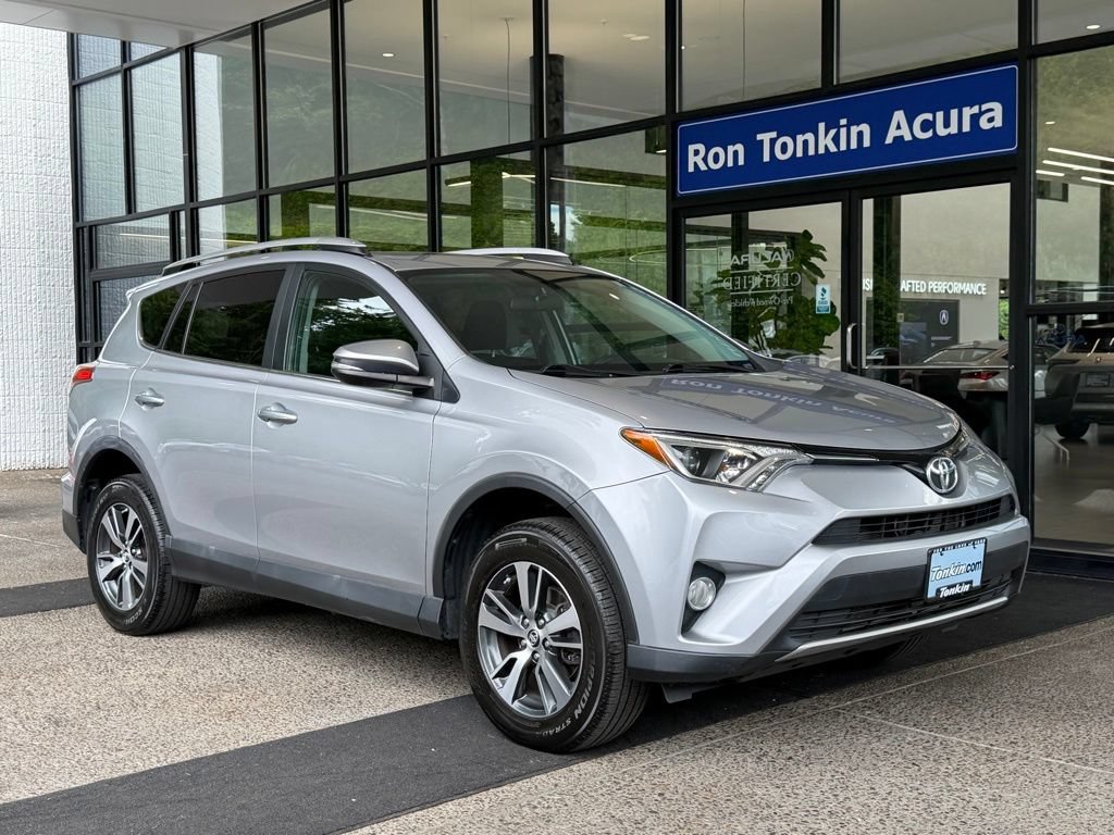 Used 2016 Toyota RAV4 XLE AWD/4WD image 2