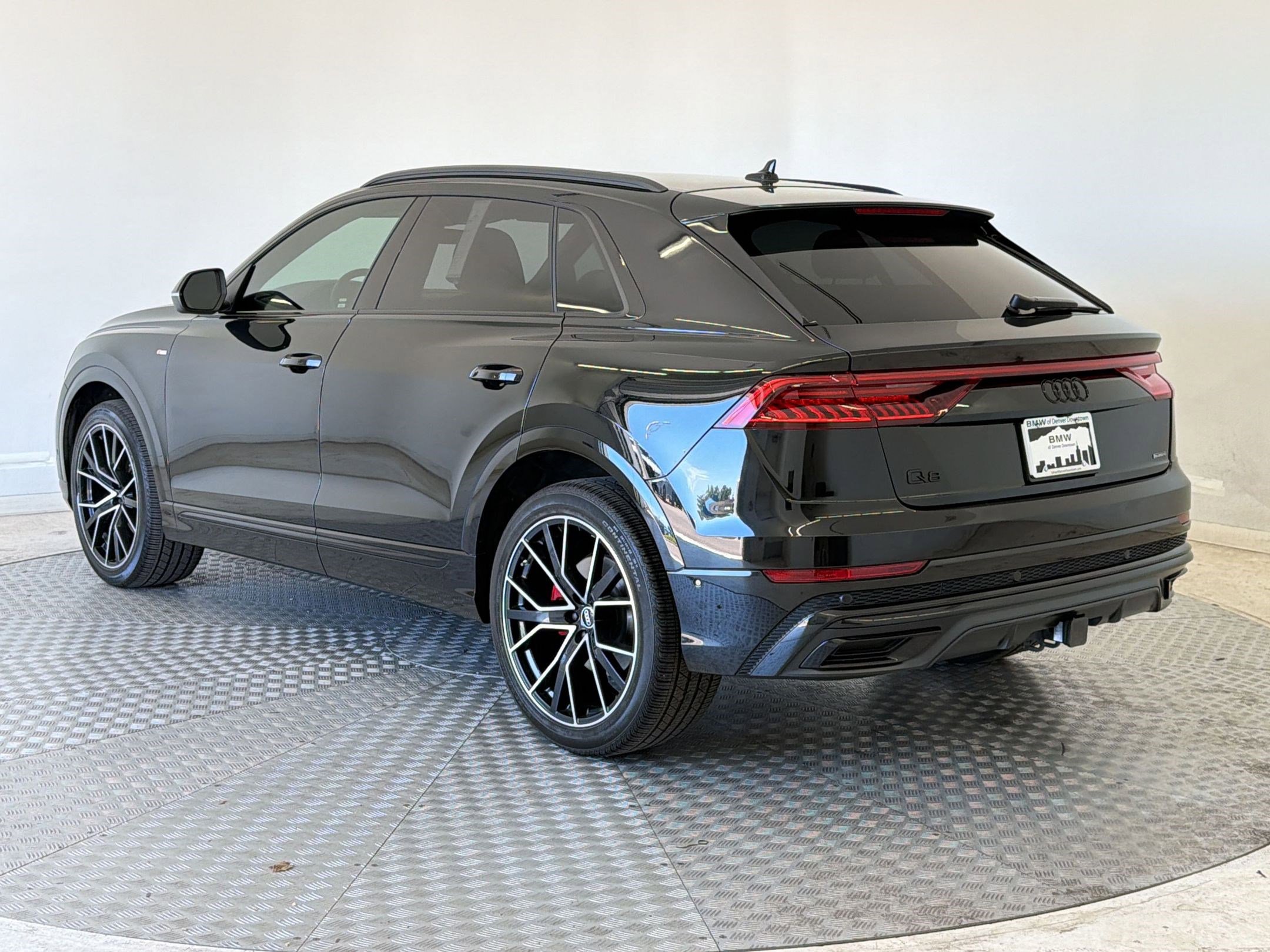 Used 2023 Audi Q8 Prestige w/ Prestige Package AWD/4WD image 3