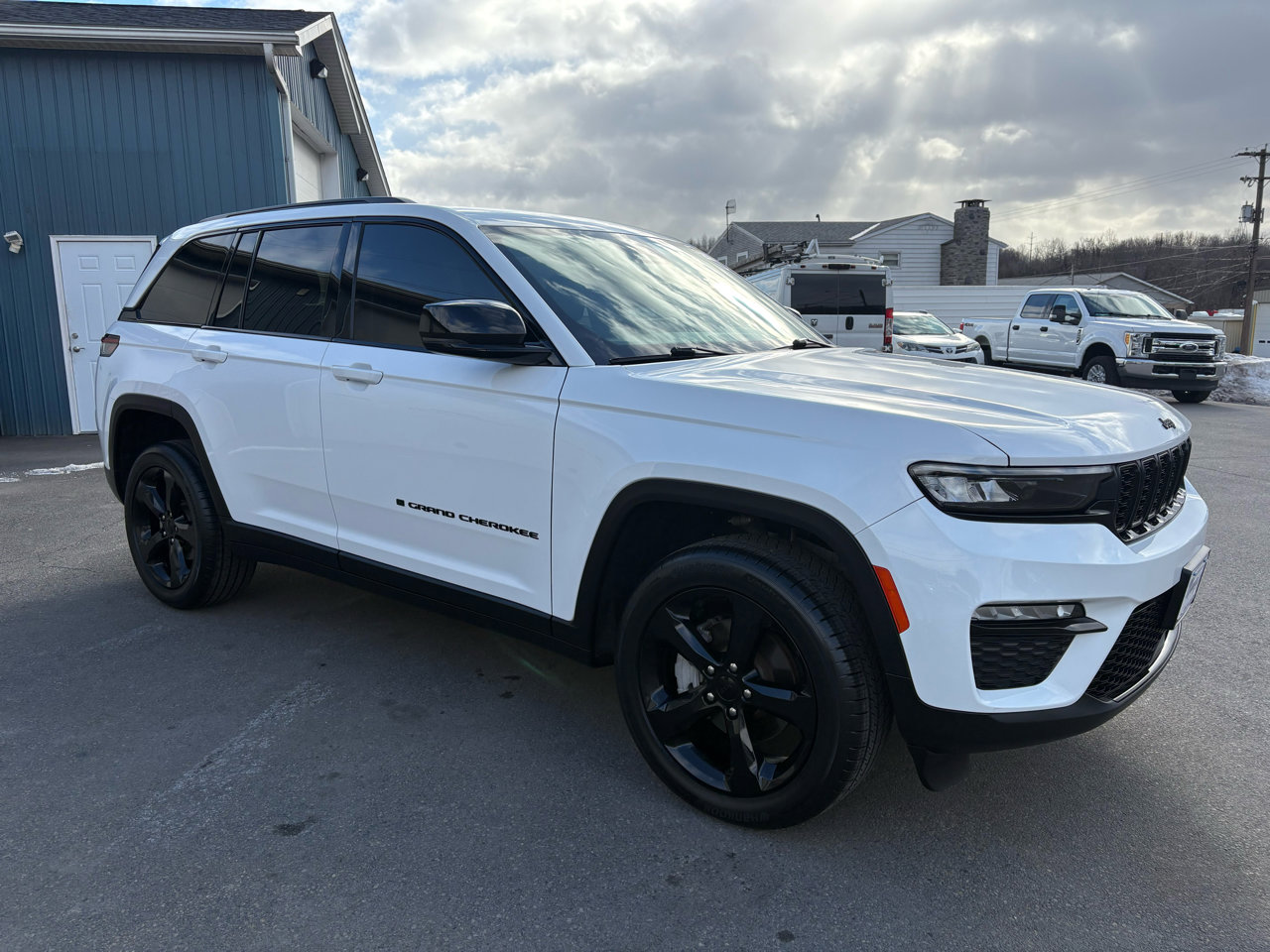 Used 2023 Jeep Grand Cherokee Limited w/ Black Appearance Package image 7