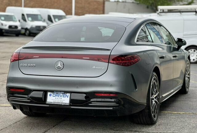 Used 2022 Mercedes-Benz EQS 580 4MATIC Sedan image 5
