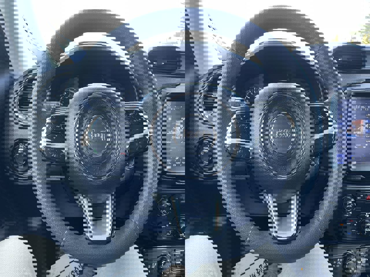 Used 2023 Jeep Renegade Latitude image 17