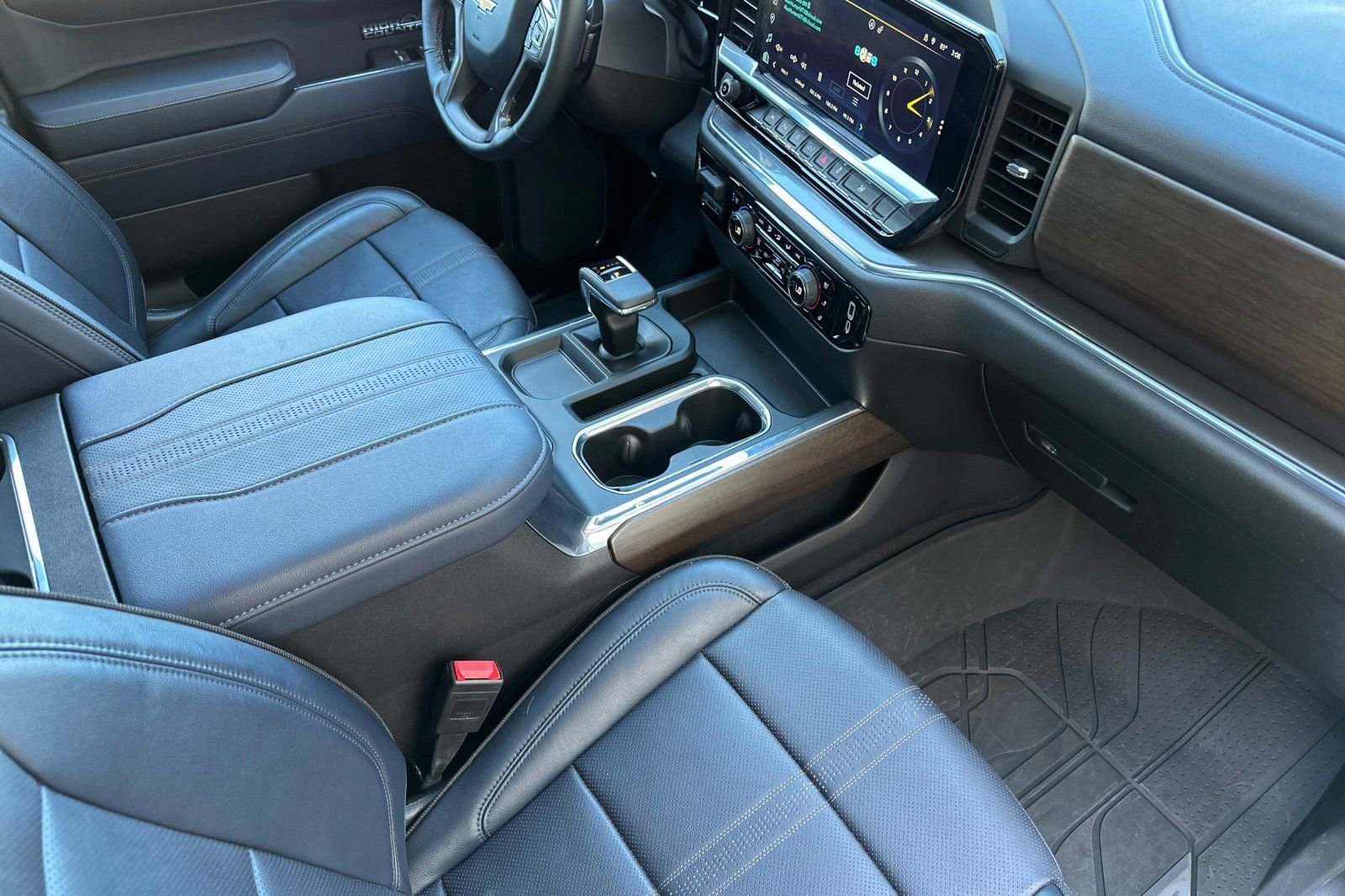 Used 2024 Chevrolet Silverado 1500 High Country w/ Technology Package image 15