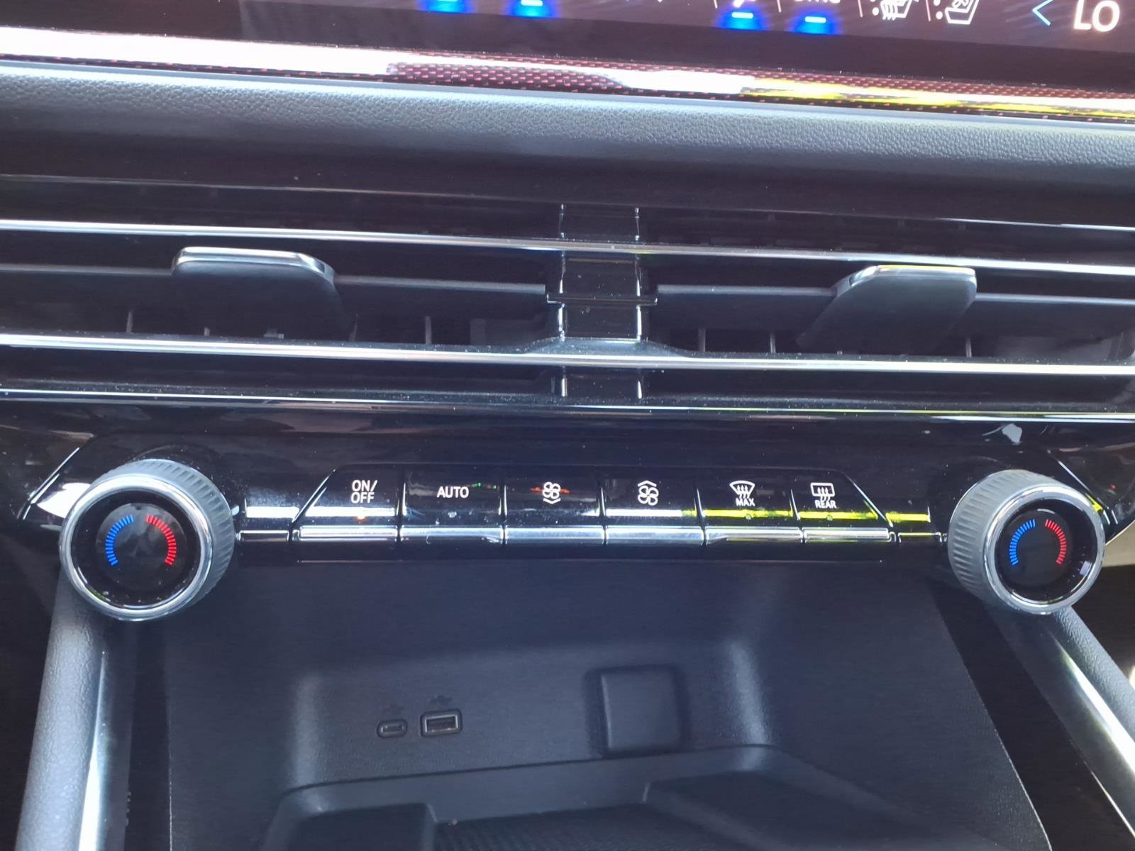 Used 2025 Chevrolet Traverse RS w/ LPO, Floor Liner Package image 22