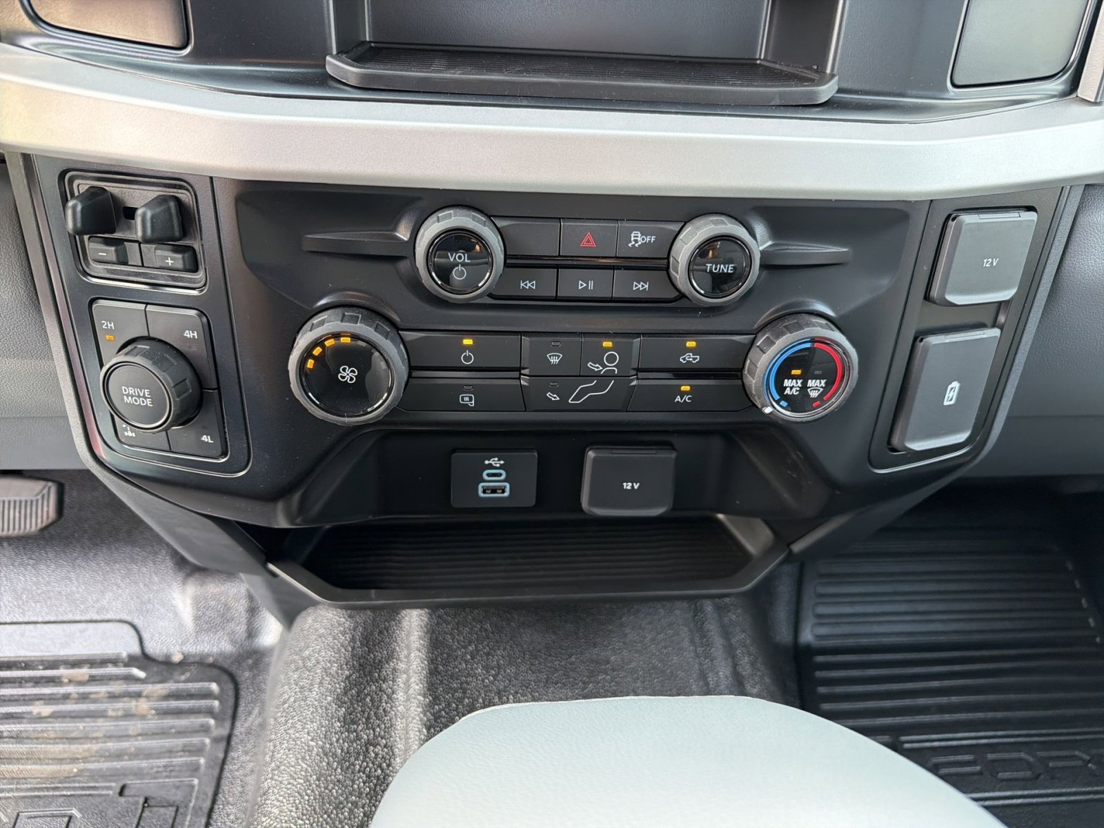 New 2026 Ford F350 XL w/ XL Chrome Package image 20