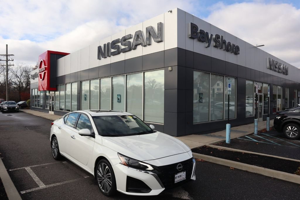 Certified 2025 Nissan Altima 2.5 SL FWD image 1