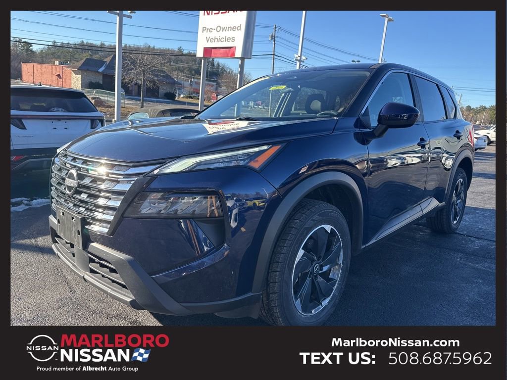 Used 2024 Nissan Rogue SV image 3
