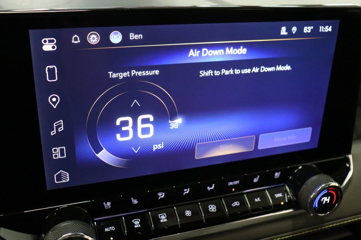 Used 2025 Chevrolet Colorado ZR2 w/ ZR2 Bison Edition image 30