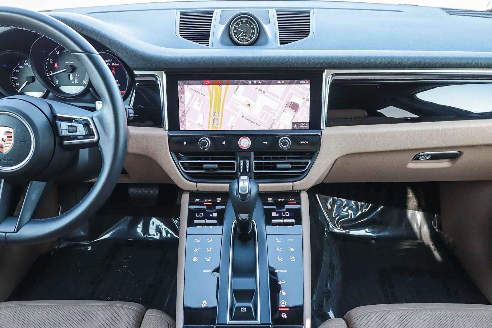 Used 2024 Porsche Macan image 17