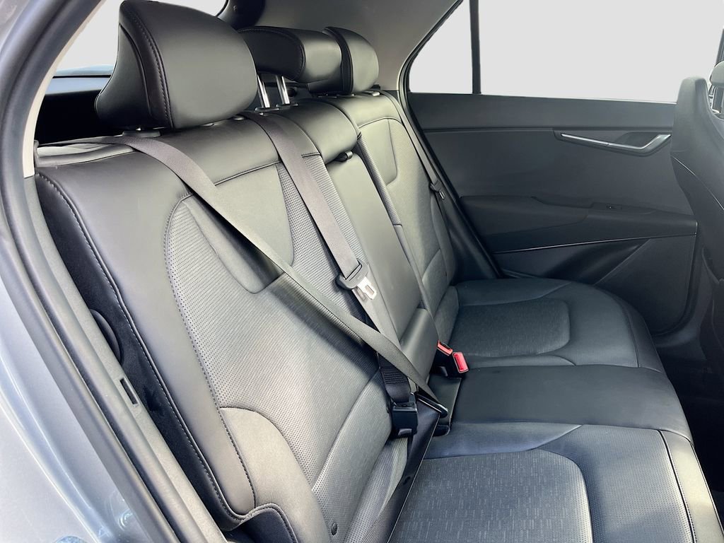 Used 2024 Kia Niro SX Touring image 29