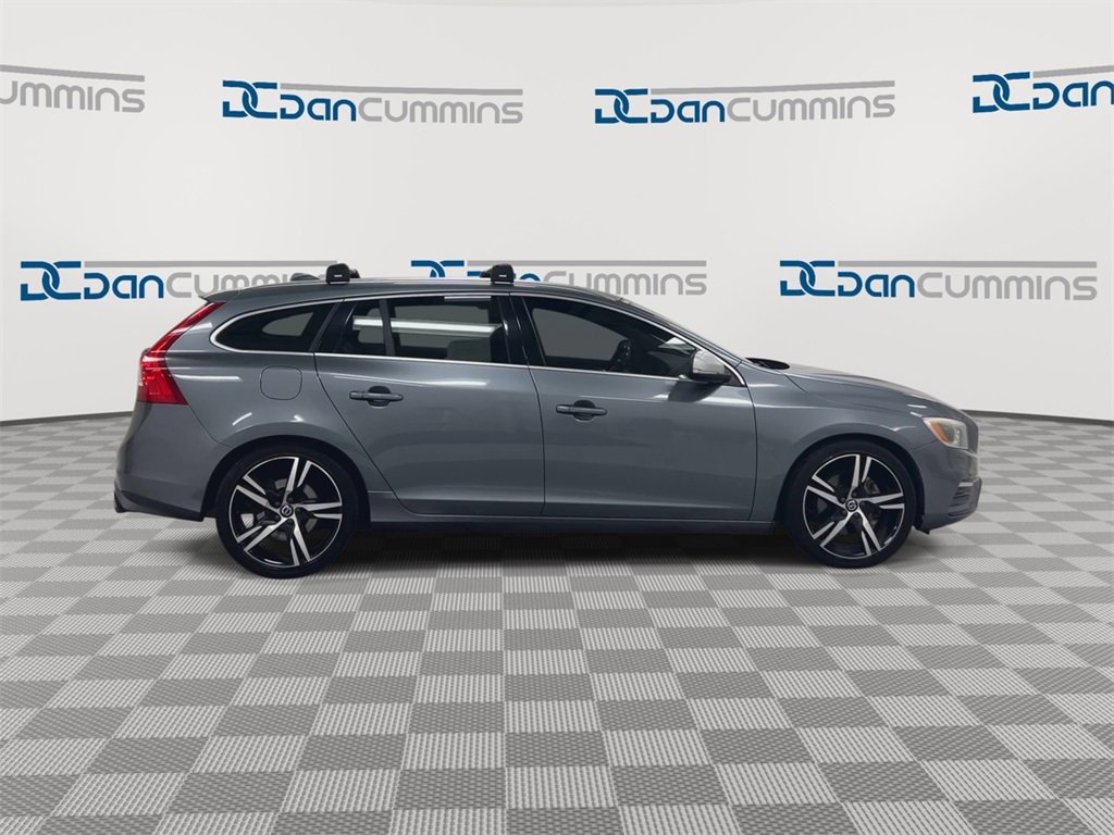Used 2017 Volvo V60 T6 R-Design Platinum image 9