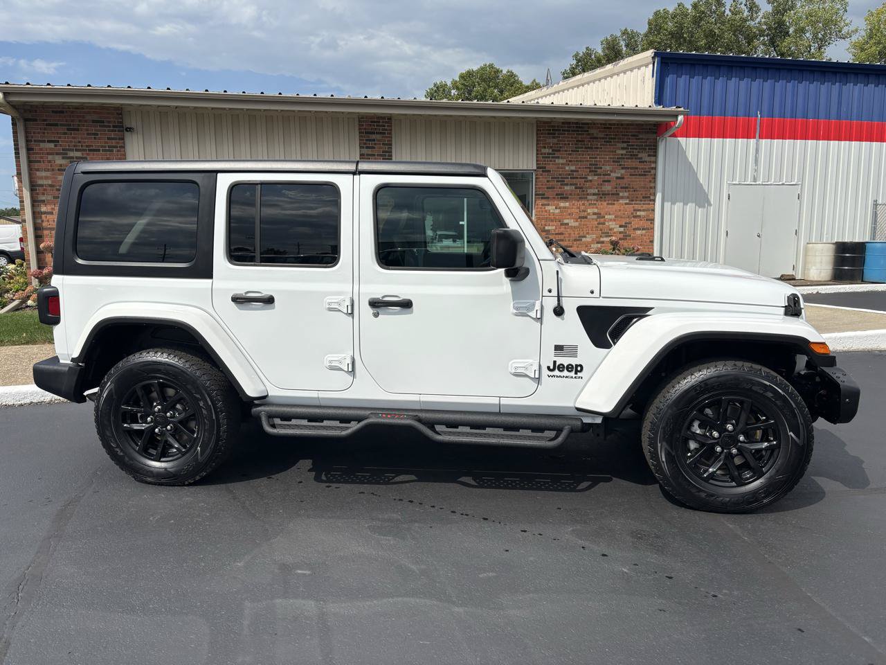 Used 2023 Jeep Wrangler Unlimited Sport AWD/4WD image 2