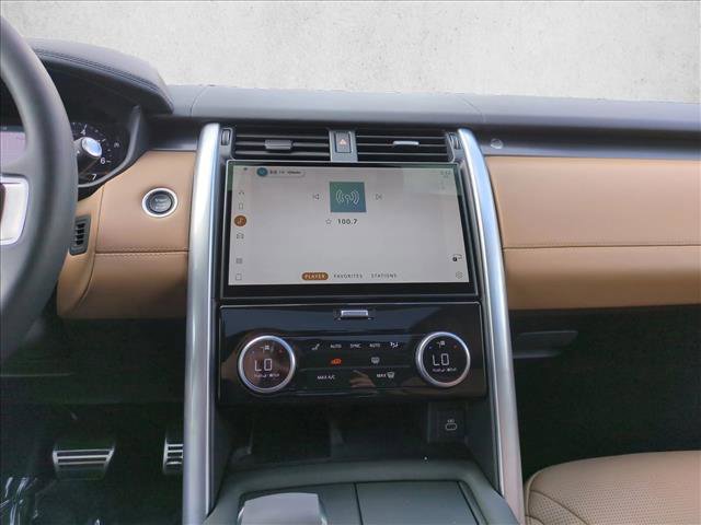 Used 2025 Land Rover Discovery Metropolitan Edition image 14