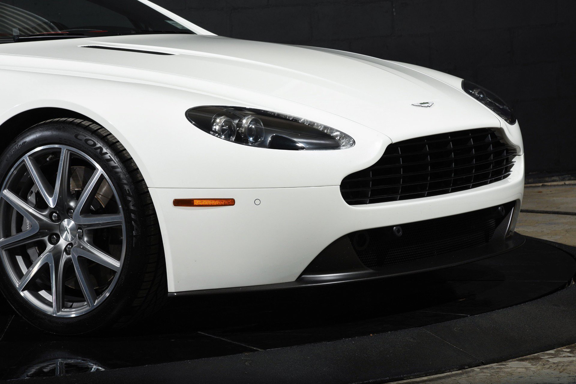 Used 2013 Aston Martin V8 Vantage Coupe image 30