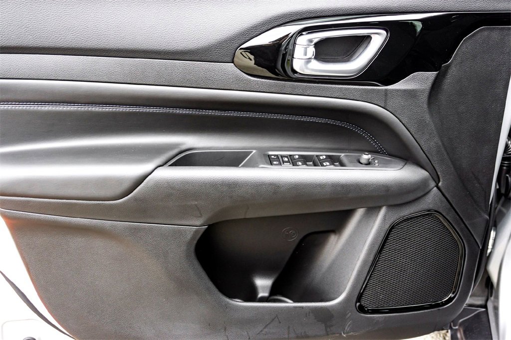 New 2026 Jeep Compass Latitude image 7