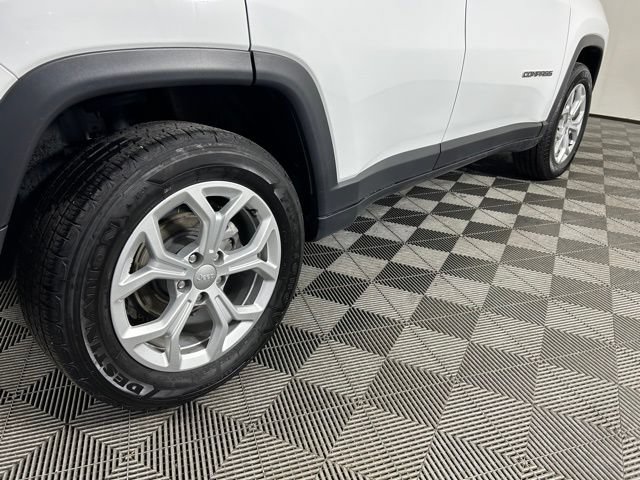 Used 2024 Jeep Compass Latitude AWD/4WD image 6
