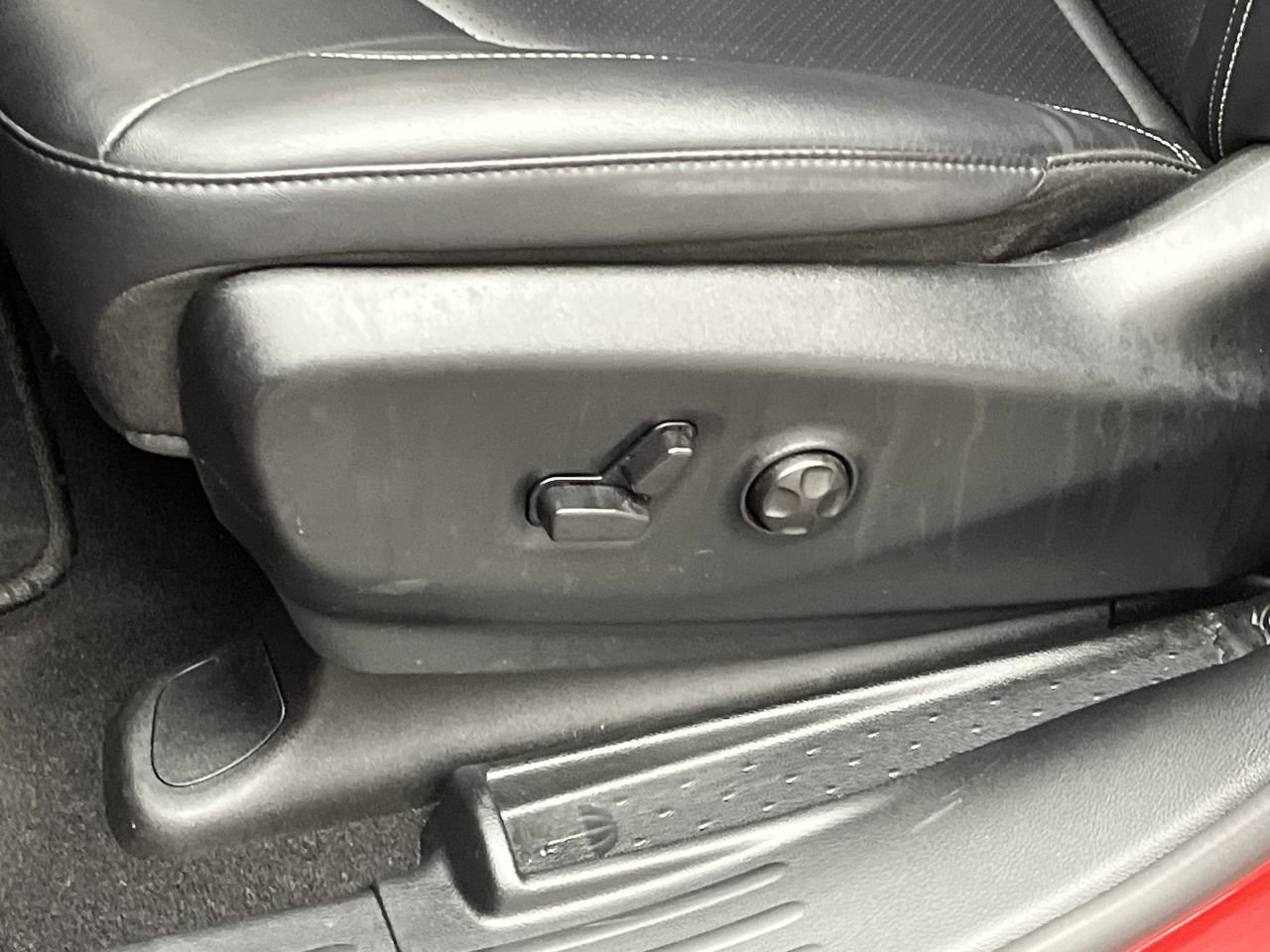 Used 2025 Chrysler Pacifica Select FWD image 9