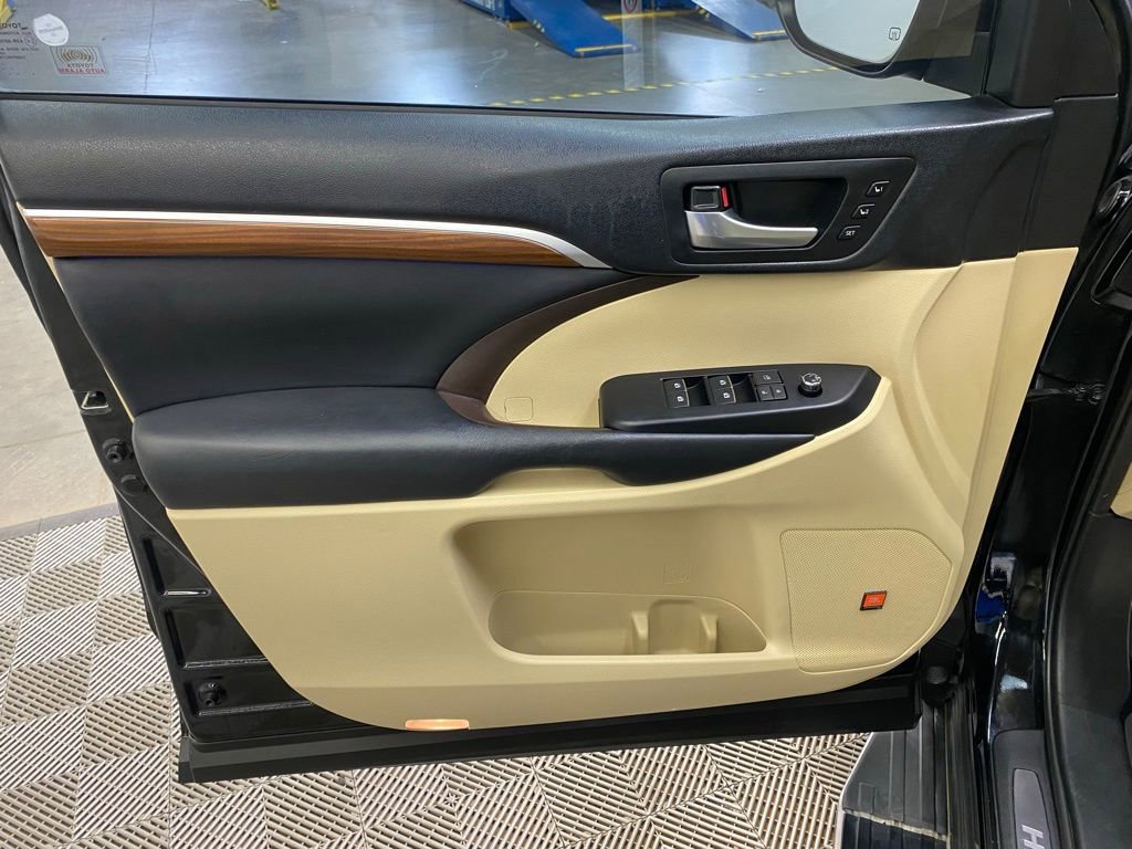 Used 2019 Toyota Highlander Limited Platinum image 21