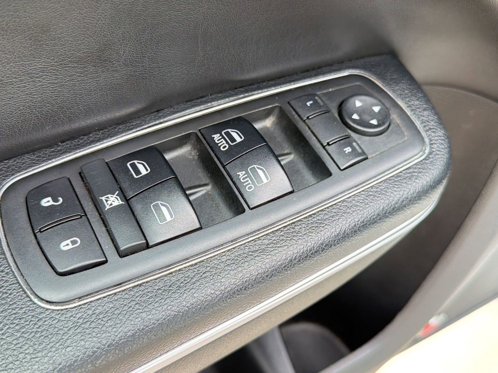 Used 2023 Chrysler 300 S RWD image 20