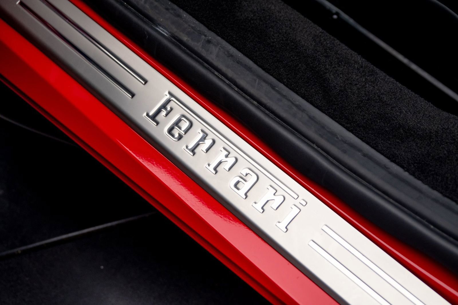 Used 2021 Ferrari F8 Tributo RWD image 34