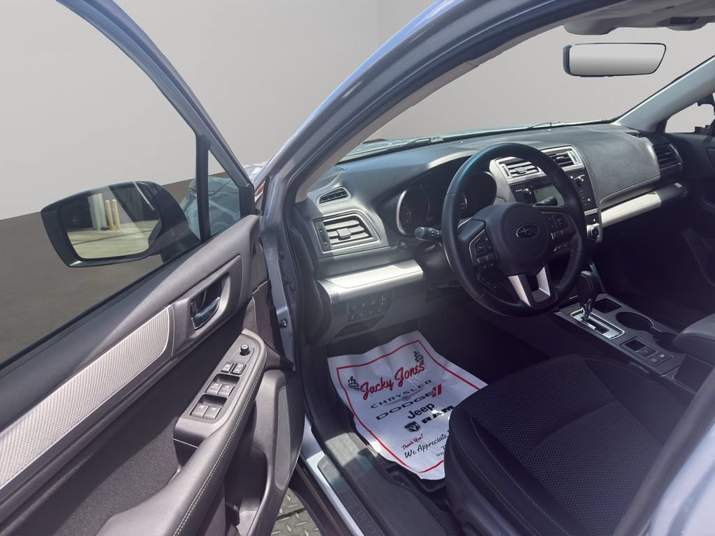 Used 2017 Subaru Outback 2.5i Premium AWD/4WD image 6