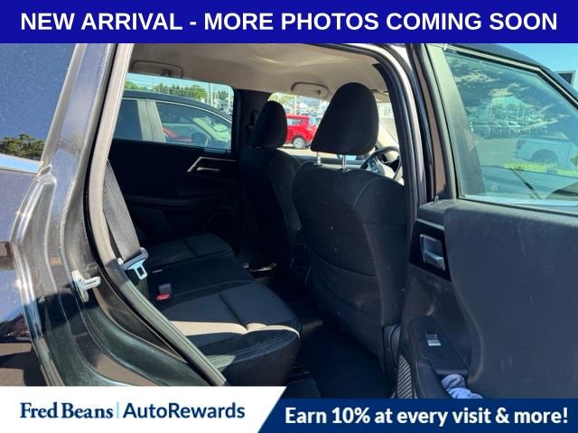 Used 2023 Mitsubishi Outlander ES AWD/4WD image 9