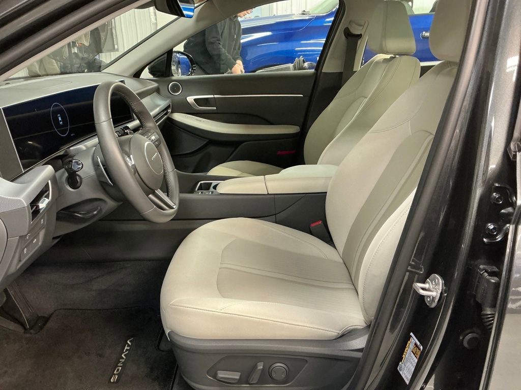 Used 2024 Hyundai Sonata SEL w/ Convenience Package image 16