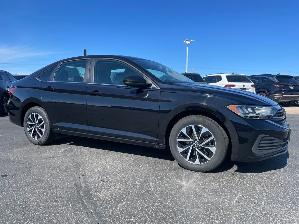 Used 2024 Volkswagen Jetta S image 2