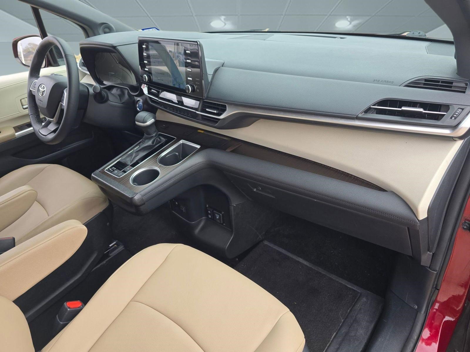 Used 2022 Toyota Sienna XLE w/ XLE Plus Package image 26