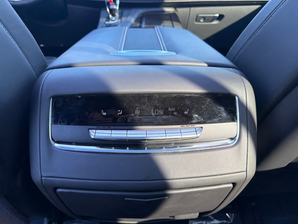 Used 2024 Cadillac Escalade Sport Platinum w/ LPO, ONYX Package AWD/4WD image 16