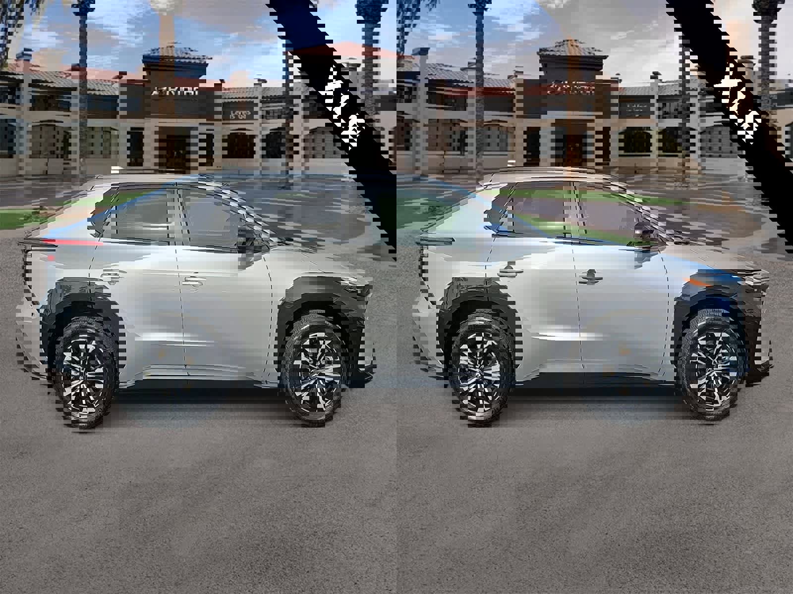 Used 2024 Toyota bZ4X XLE w/ Weather Package image 9