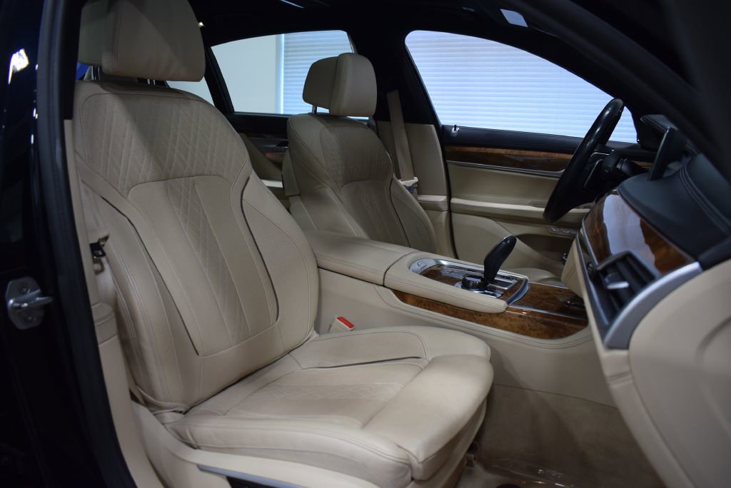 Used 2017 BMW 750i xDrive image 21