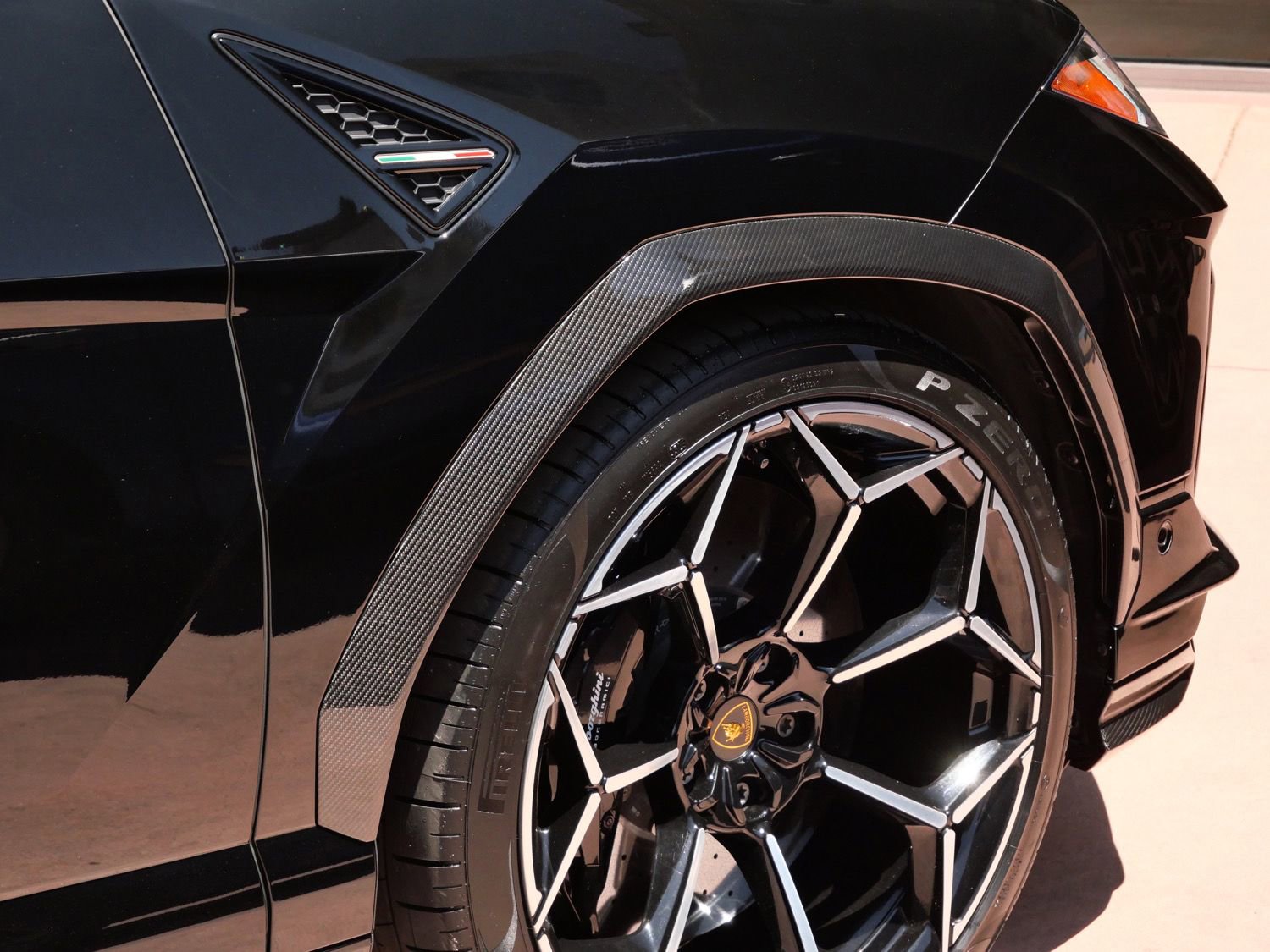 Used 2023 Lamborghini Urus Performante AWD/4WD image 15