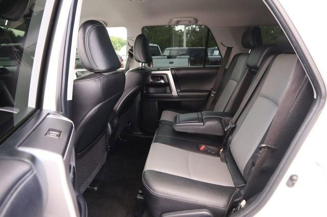 Used 2018 Toyota 4Runner SR5 AWD/4WD image 9