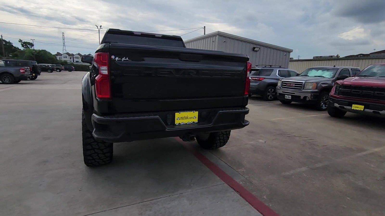 Used 2023 Chevrolet Silverado 1500 RST w/ LPO, Dark Essentials Package AWD/4WD image 7